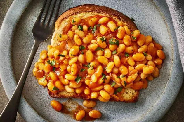 Baked beans on a plate.