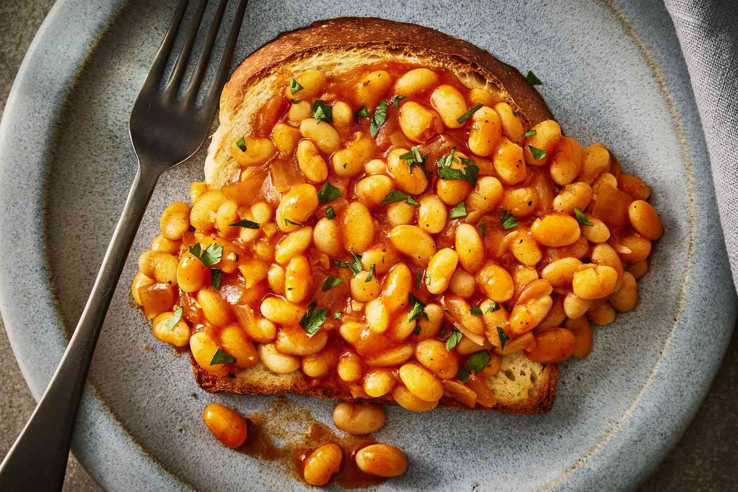Baked beans on a plate.