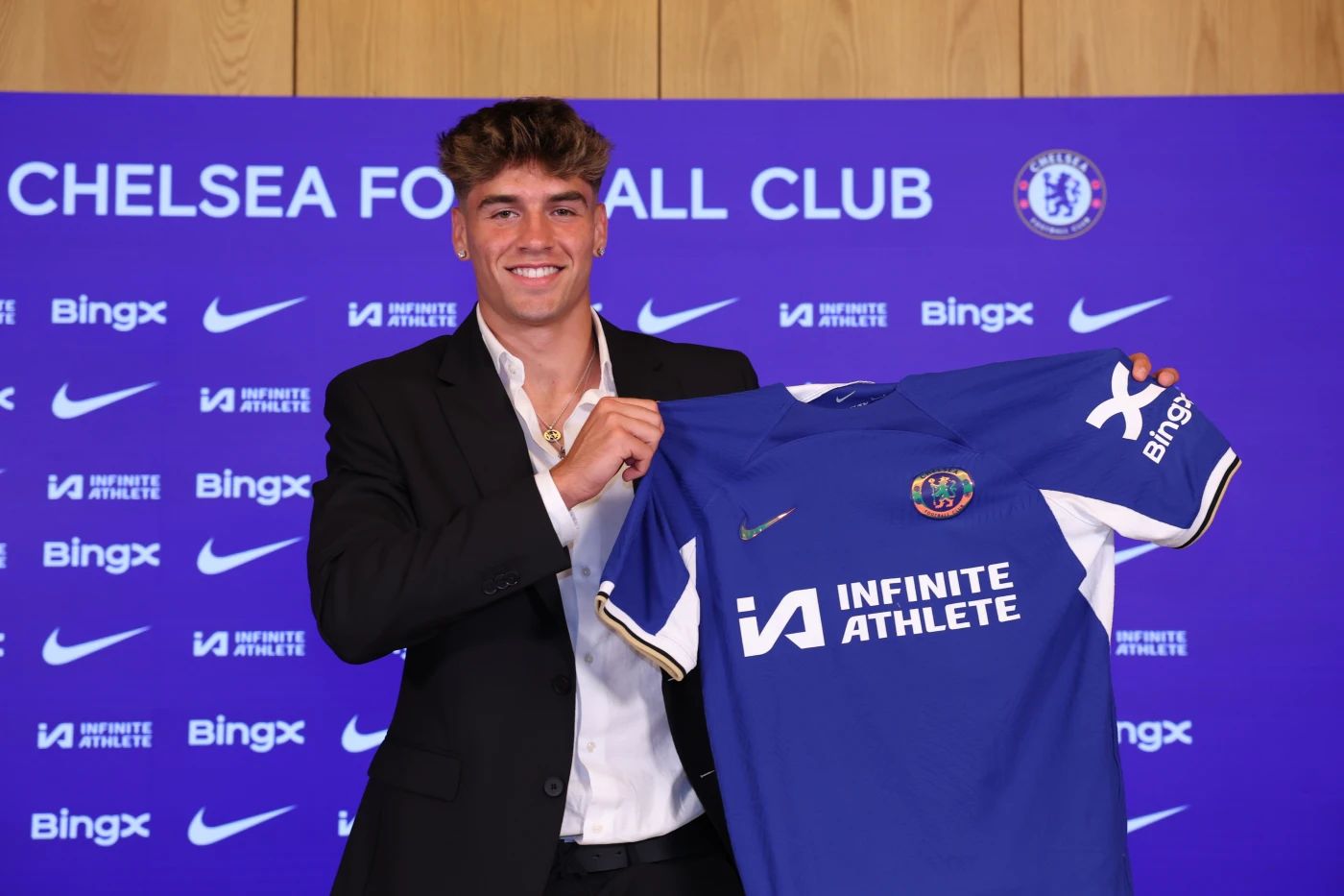 Marc Guiu signs for Chelsea in summer 2024.