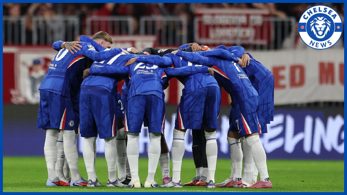 A Chelsea squad group huddle in the Allianz.
