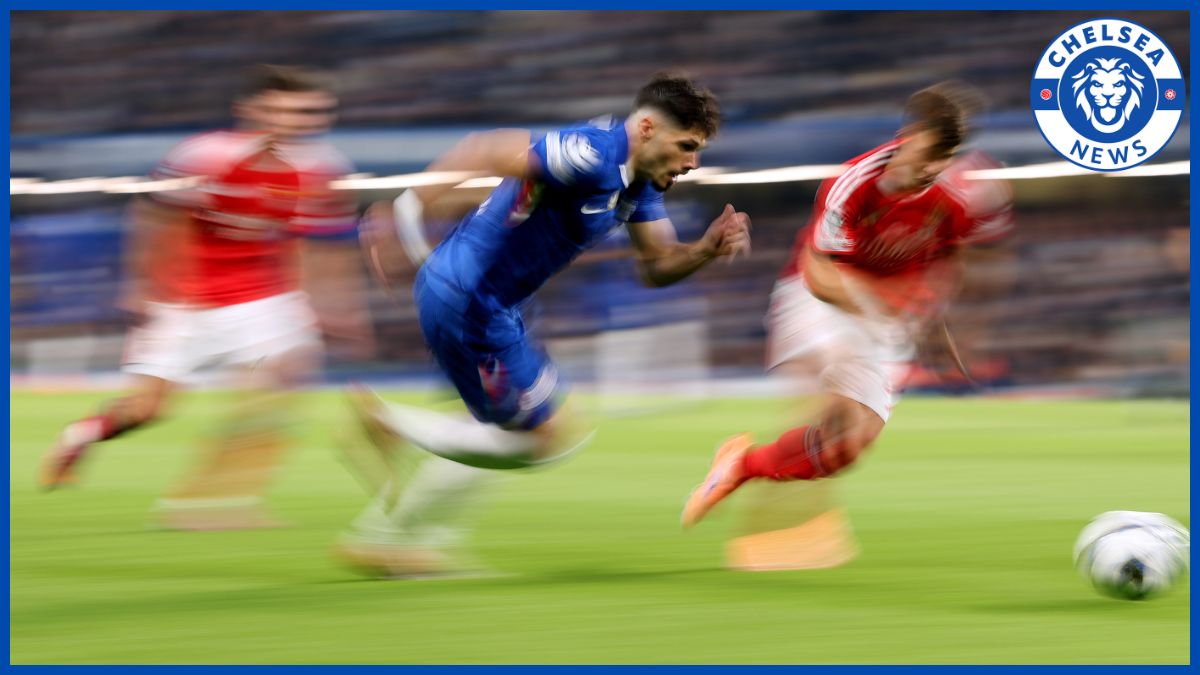 A shot of Pedro Neto sprinting.