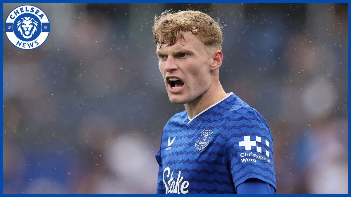 Jarrad Branthwaite playing for Everton.