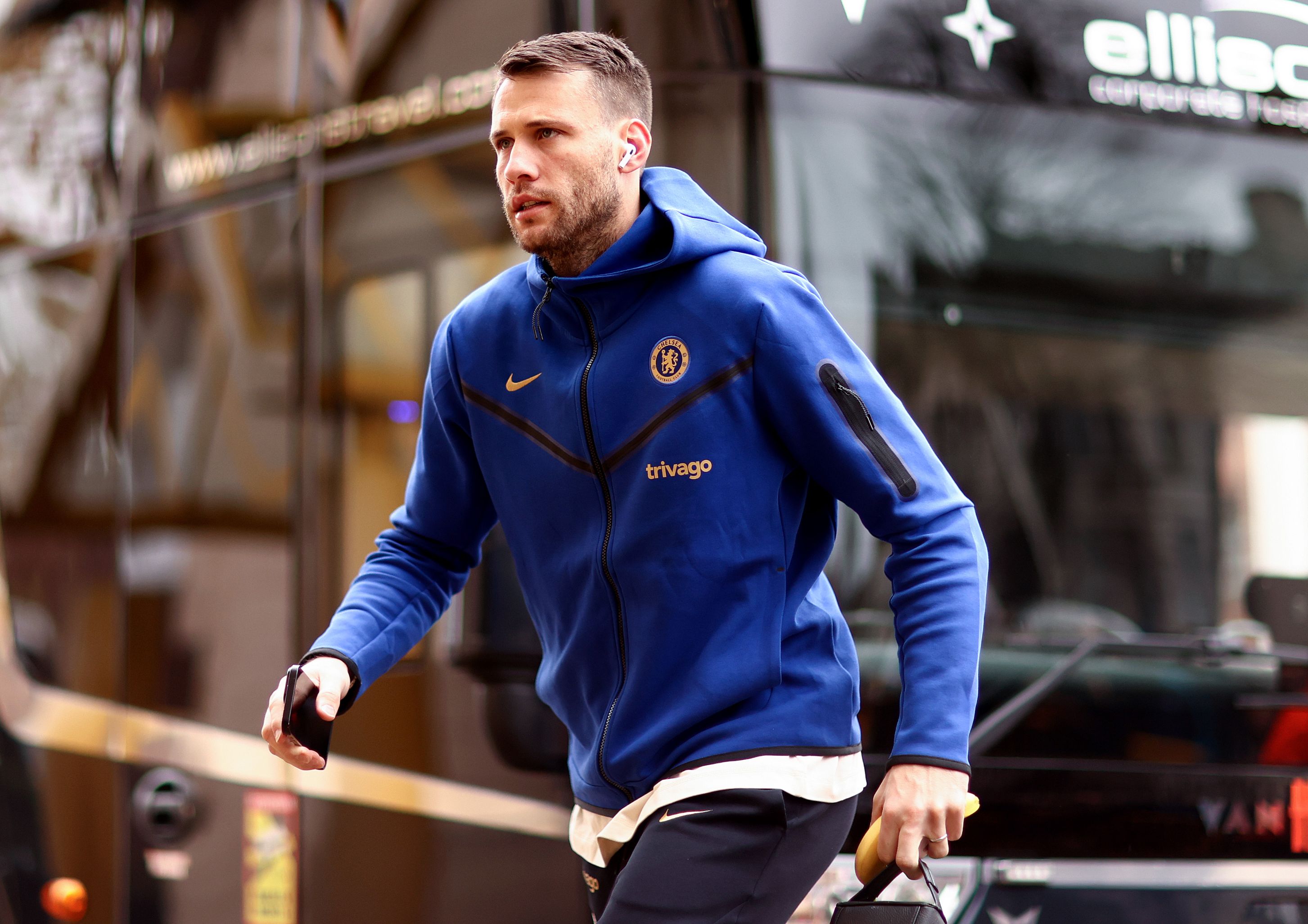 Marcus Bettinelli arrives for a Chelsea game.