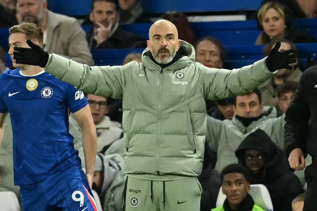 Enzo Maresca on the sideline. (Photo by Chris Lee/Chelsea FC)