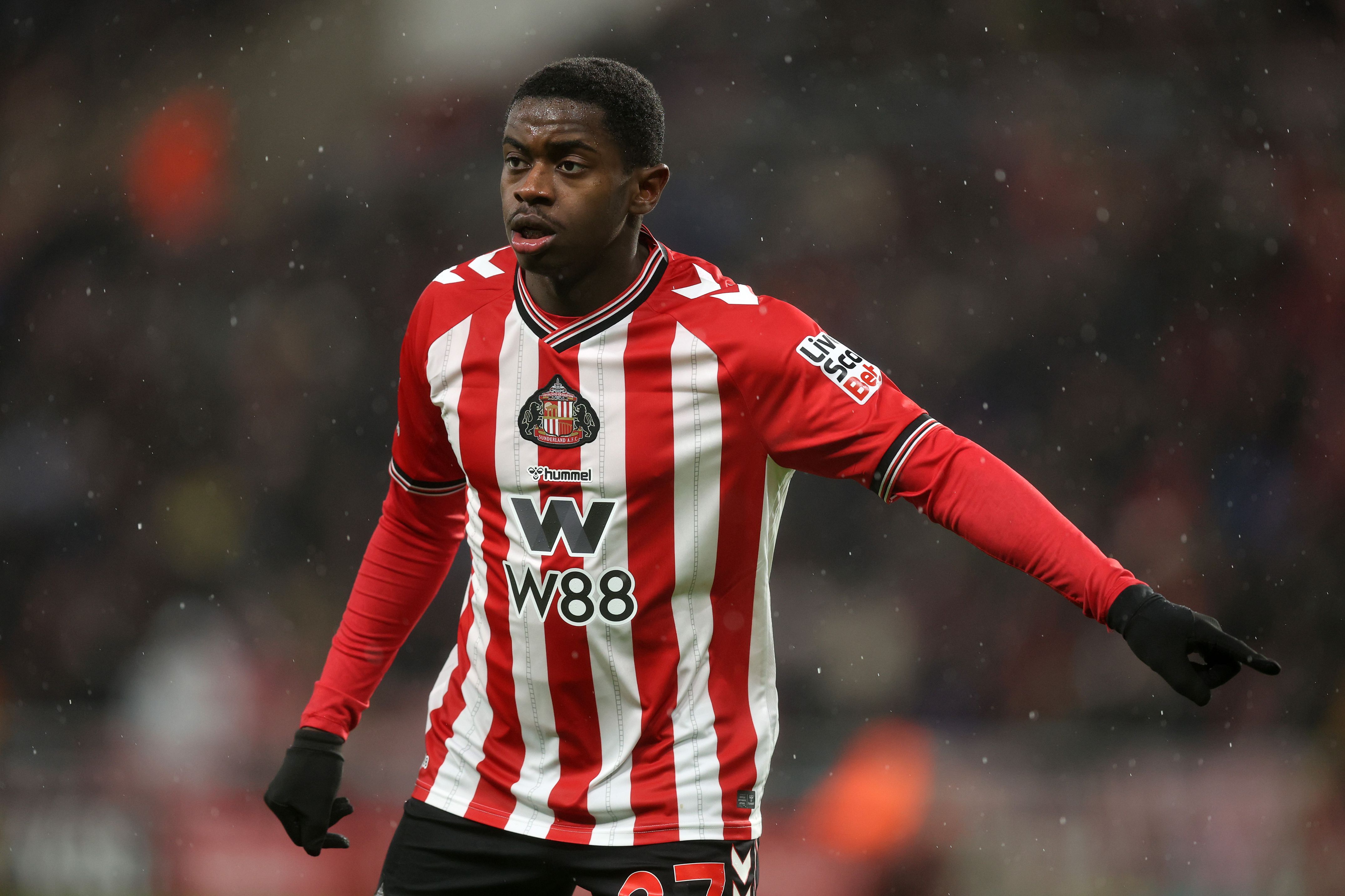 Noah Sadiki in action for Sunderland.