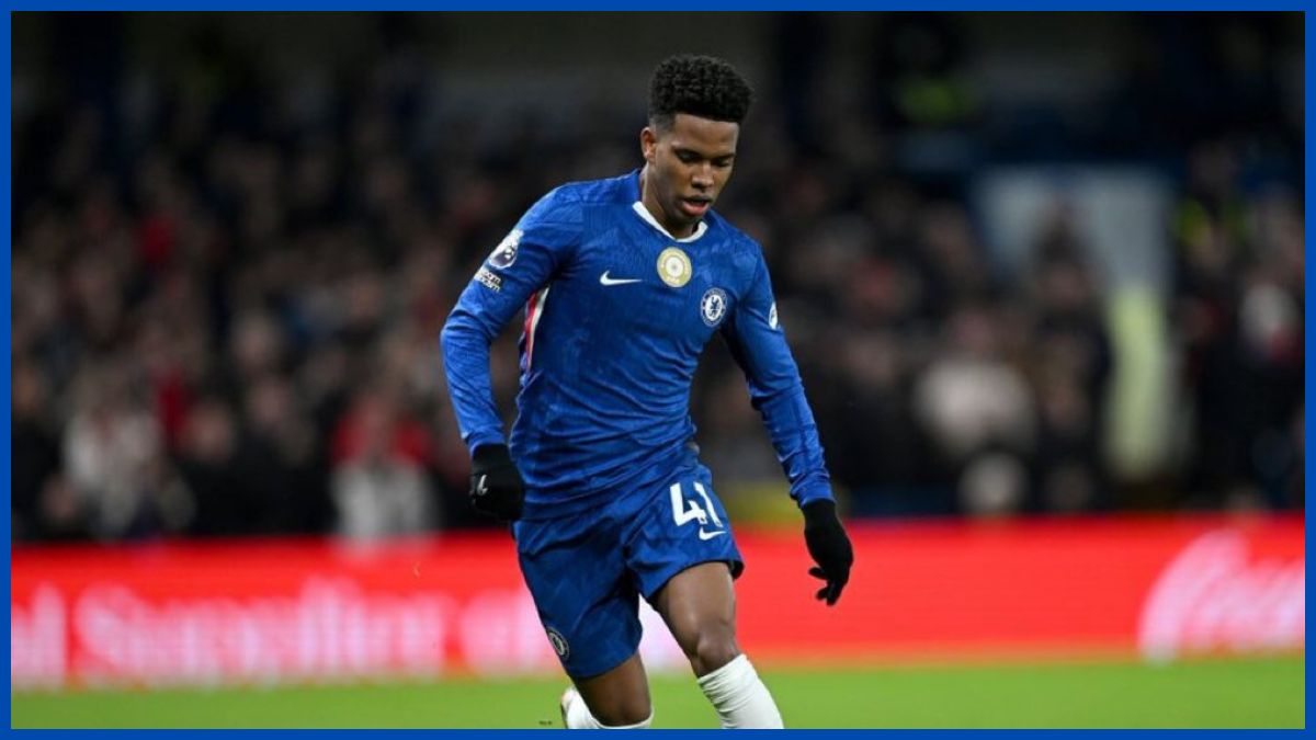Estevao Willian in attack.