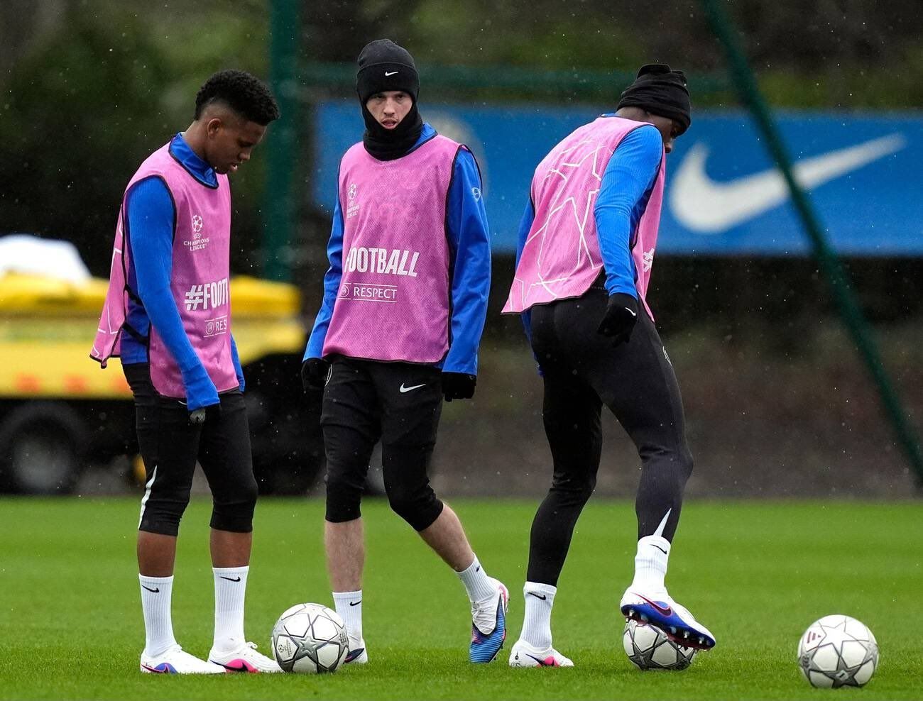 Cole Palmer and Estevao in Champions League training session.