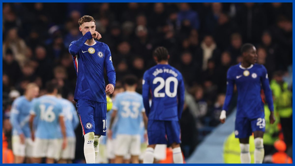 Cole Palmer and a fairly generic group of Chelsea players look disappointed.