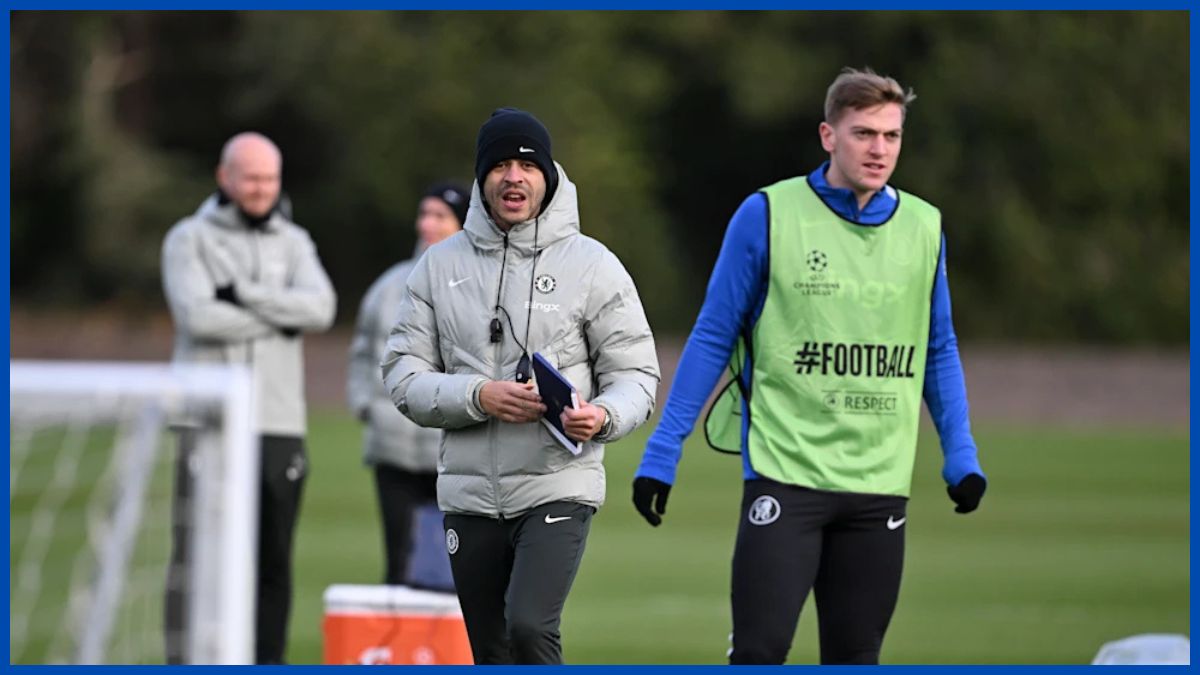 Liam Delap with Liam Rosenior in training.