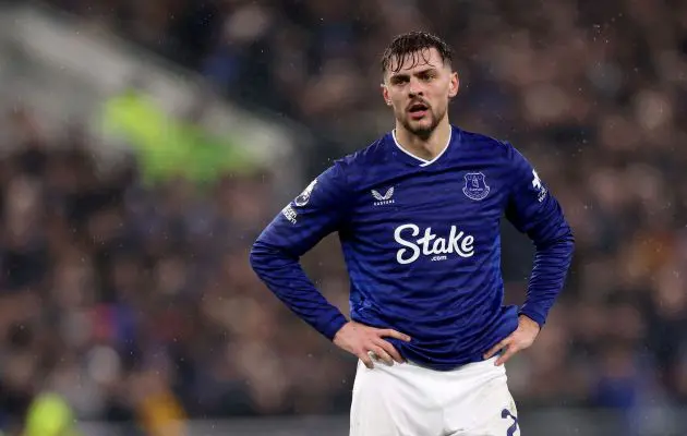 Kiernan Dewsbury-Hall in action for Everton.