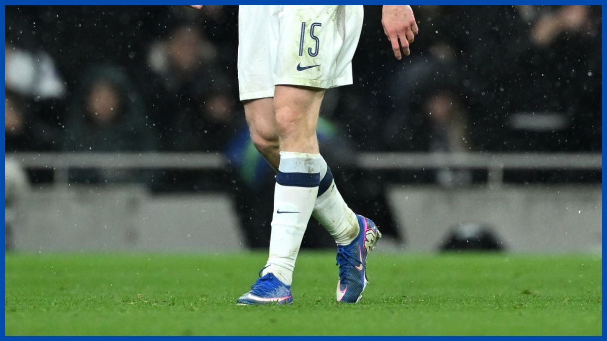 Lucas Bergvall's legs.