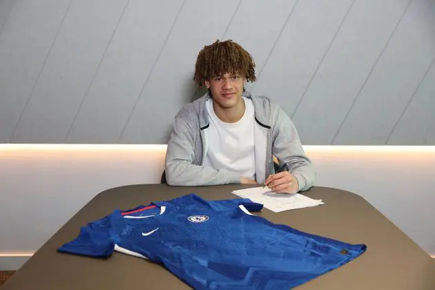 Landon Emenalo signs his Chelsea contract.