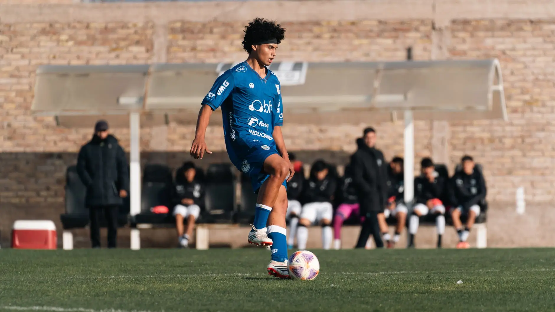Estêvão Willian in a blue Palmeiras kit controlling a soccer ball during a training session.